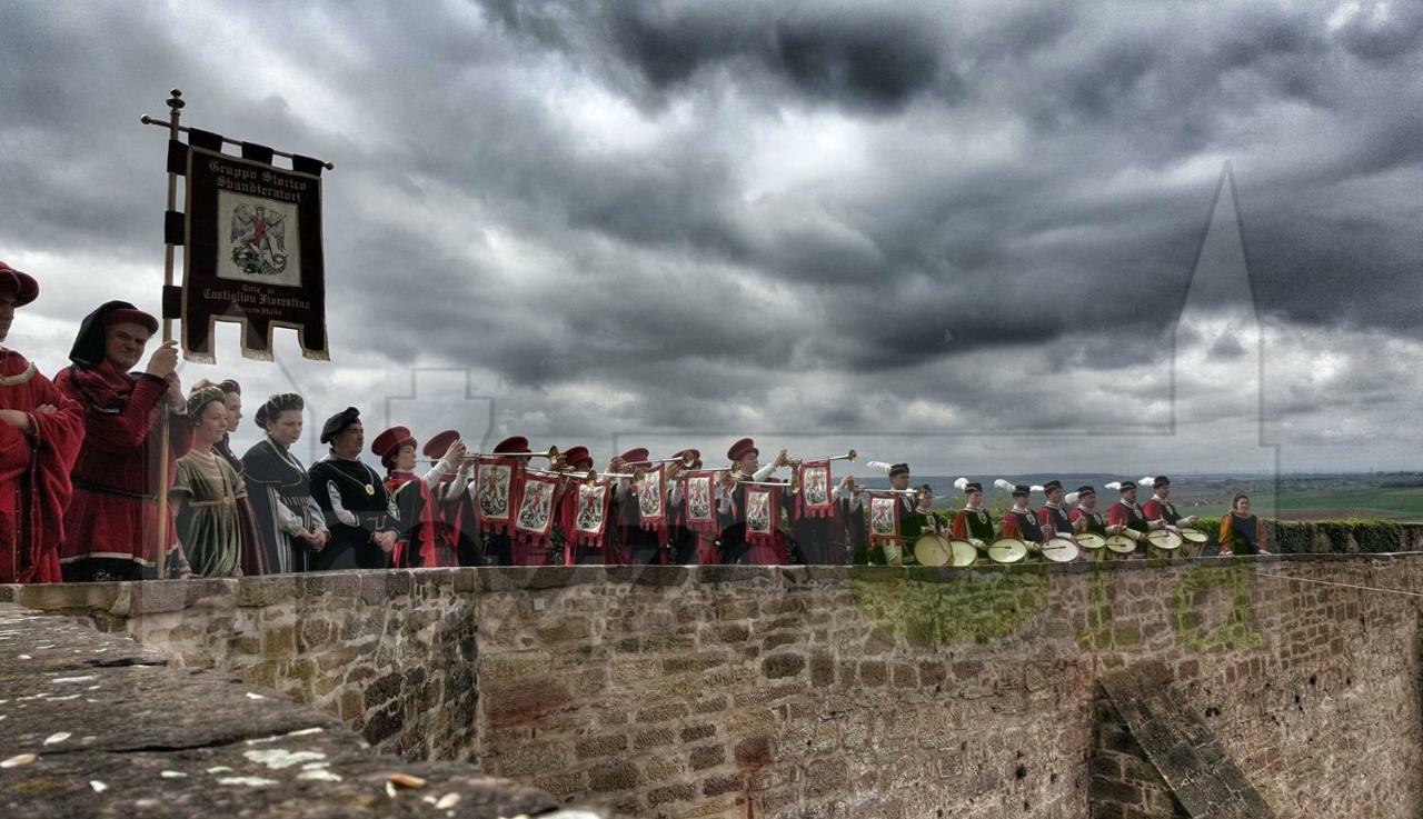 Camera E Appartamento Toscana - B&B Palazzo Robicci كاستيجليون فيورنتينو المظهر الخارجي الصورة